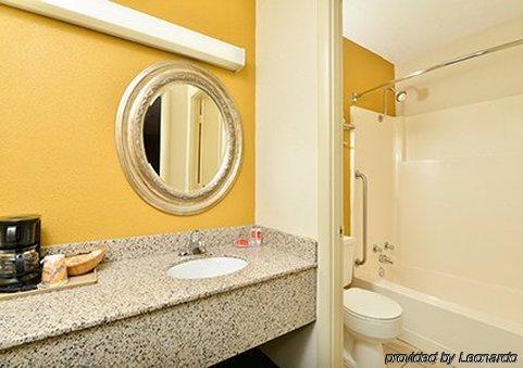 Econo Lodge Bowling Green Esterno foto